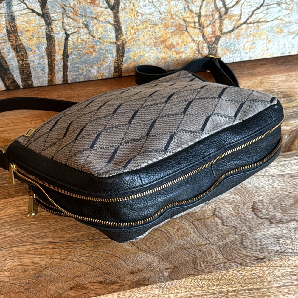 Vtg Fossil Preston Gray canvas Black leather crossbody with adjustable strap - Picture 3 of 10